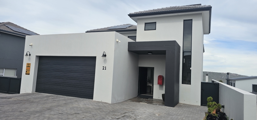 5 Bedroom Property for Sale in Myburgh Park Western Cape